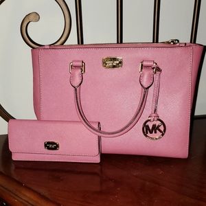 ⚠️FINAL MARK DOWN⚠️ Michael Kors Purse and Wallet